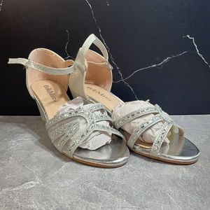 Bella Marie Olivia-12 Silver Glitter Size 6m